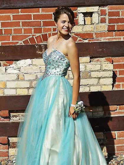 Hannah married young but has Daddy issues