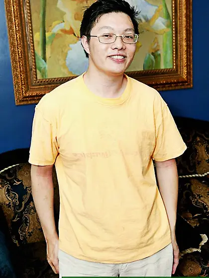 Slutty blonde Holly Wellin in fishnet pantyhose does a blowjob o