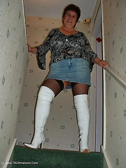 Petite Sex Toys Kinky Carol from United Kingdom