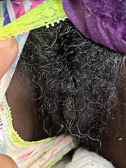 Hairy NYC black pussy.  Comment her name