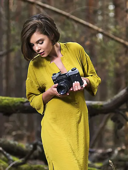 Dress-wearing short-haired brunette exploring nature in the nude
