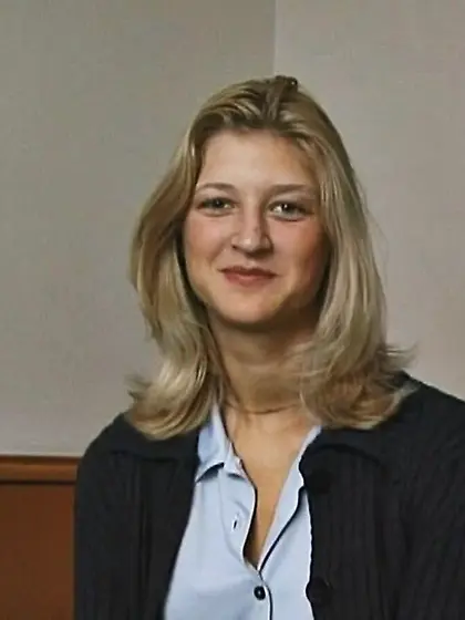 Teen tart offers up her immaculate pussy 