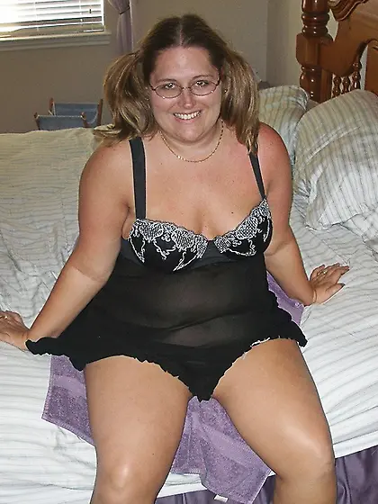 Chubby brunette milf pussy