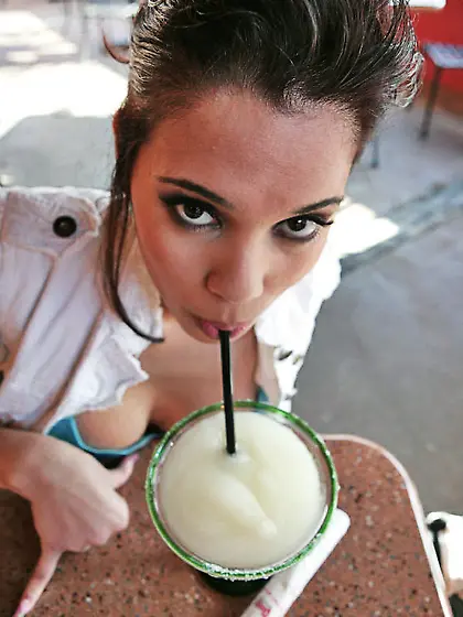 Filthy Latinas Veronique Vega and Renae blow and ride guy???s mi