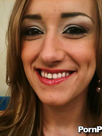 Slutty Victoria pulls up her top and takes nude selfies in the b