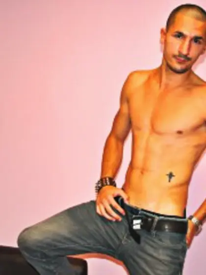 Brunette azisleon perform anal