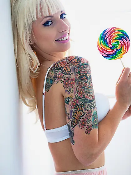 Tattooed blonde babe Lynn Pops strips her lingerie and shows us