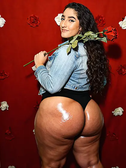 Thicc Girl With Big Oily Ass