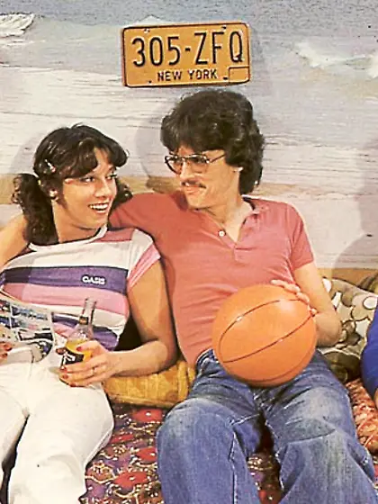 Seventies girl pleasing stiffy