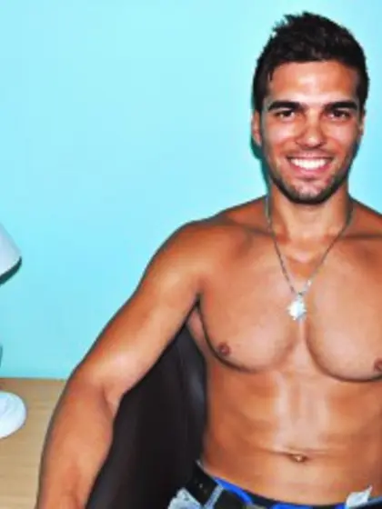 22 yo brunette Cuteerik.