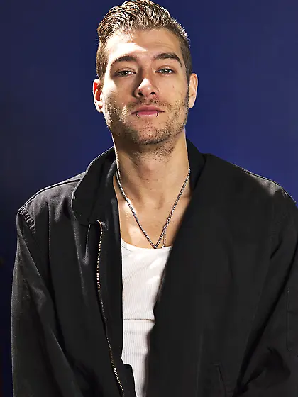 Chick bent and boned during hardcore threeway 