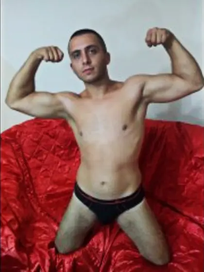 Brunette hugethickcocck4u perform close