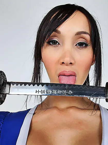 Shyla Jennings and her kinky teen girlfriends strip together and