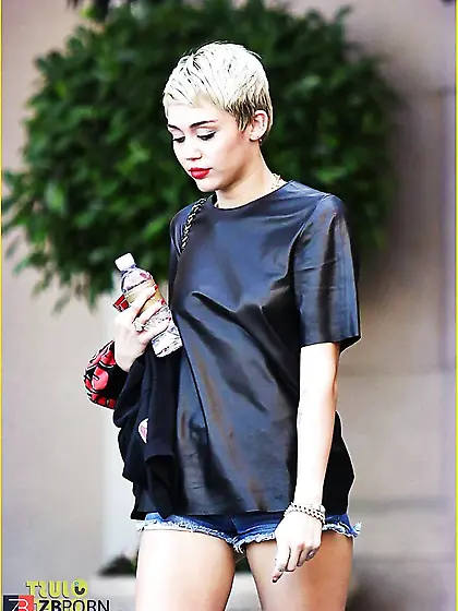 Miley Cirus steaming gams