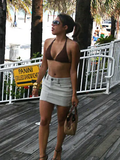 Sophia Castello kneels before her hung lover and slurps on throb