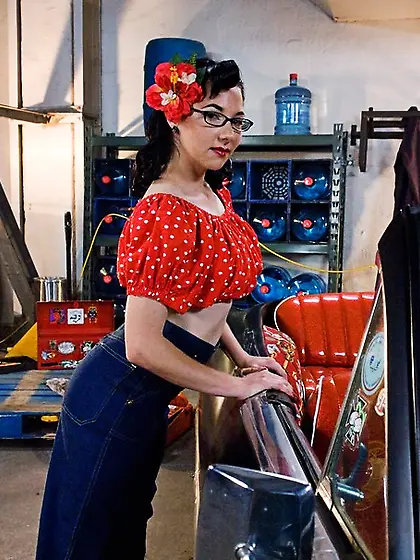 Saucy threeway starts backseat