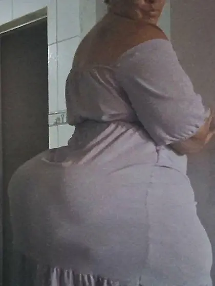 Hermosa Nalgona Latina