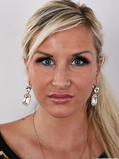 Enticing woman leopard print