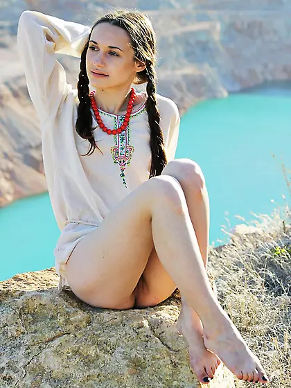 The brunette teen Ilona B looks beautiful naked and warmed up wi