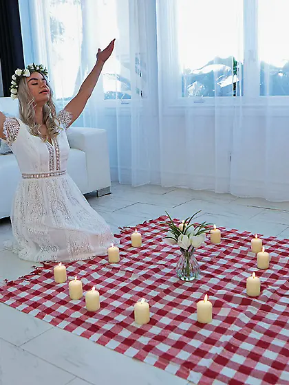 Sexy blonde MILF Angelica Coralvine cheats on her husband