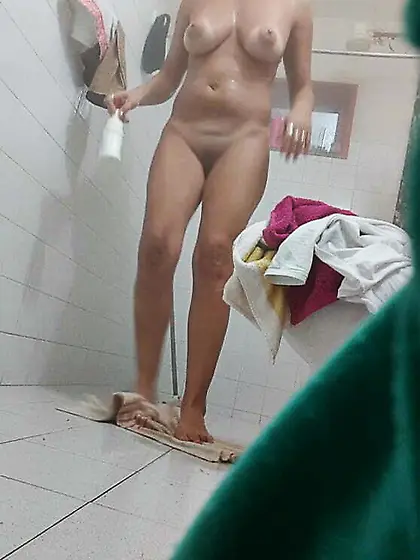 le espiaron a mi vecina