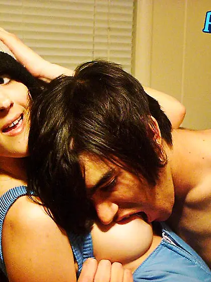 Nude downblouse girlfriend pics