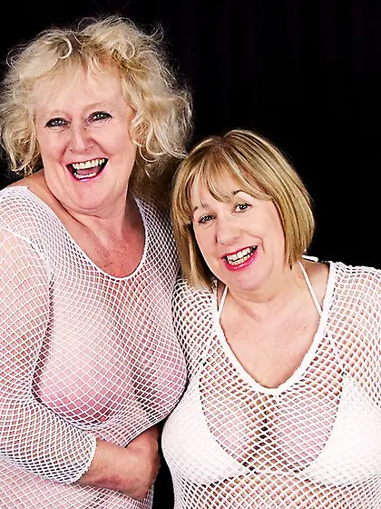 Flashing Claire Knight from United Kingdom