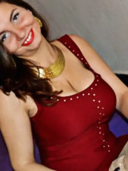 Brunette margo perform cameltoe