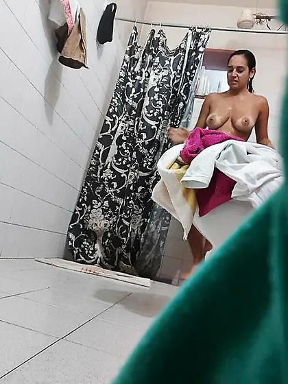 le espiaron a mi vecina