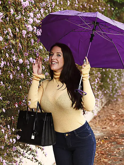 Short huge jugs struts