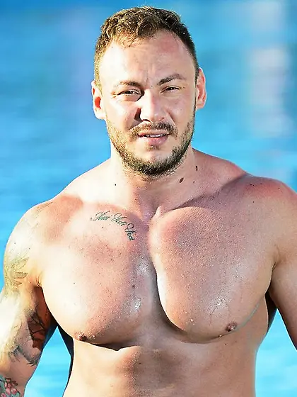 White gay kanestud close