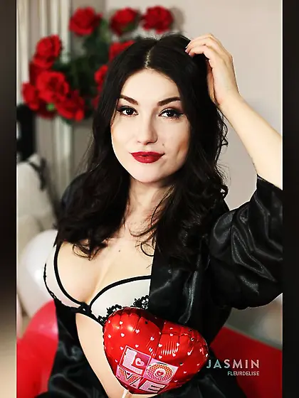 Straight big tit teen dancing