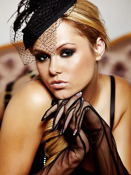 Elegant glamour blonde Arianna Armani opens her neat pussy with