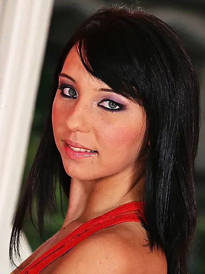 Charming bald pussy babe Chiara Ciss in red top strips off her b