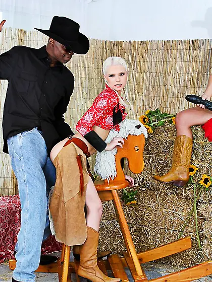 Frisky Julie Night and Jayda Diamonde hungrily fighting for the