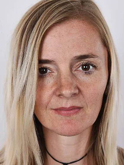 Photographer has never seen before such small boobs as blonde sh