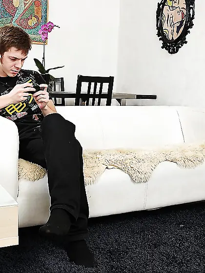 Blonde photographer with pink rose in hair lets roommate drill t