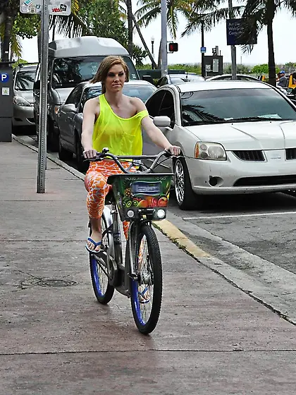 Short-haired blonde wears insanely bright clothes and fucks rand