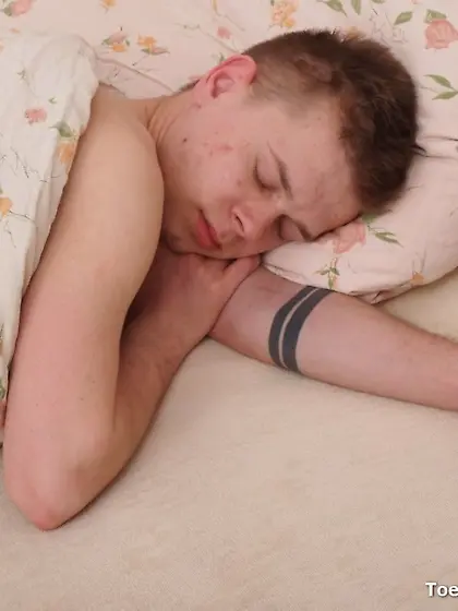 Tattoo dude wakes rub