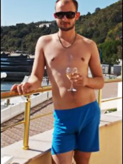 Brunette Max007 Dancing.