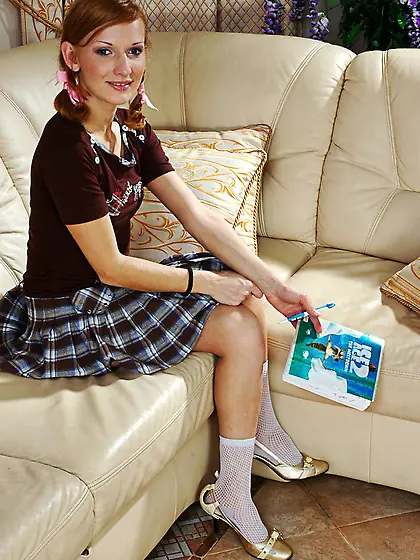 Hot filly hikes skirt