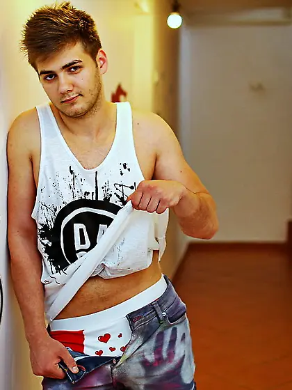 White young gay 0BeMySoulmate like to live...