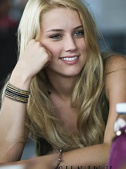 Amber Heard hot pics