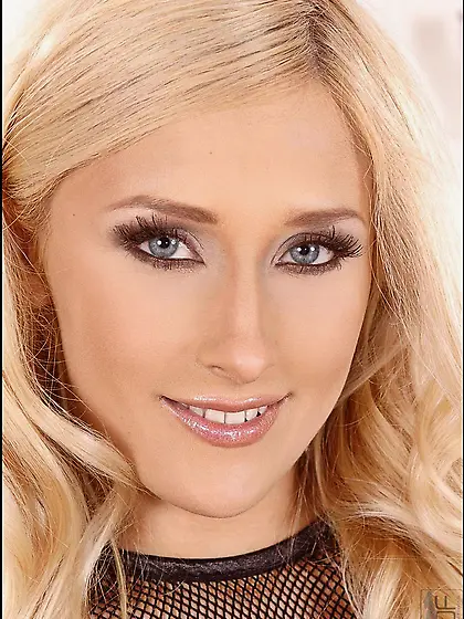 Group fuck session for luscious chick Lis in sexy stockings with