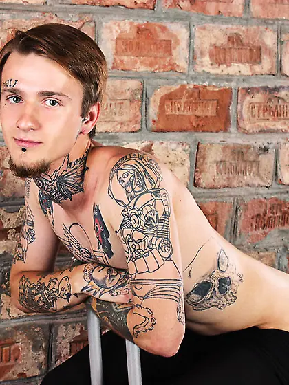 White young man OliverSexyGuy like to snapshot