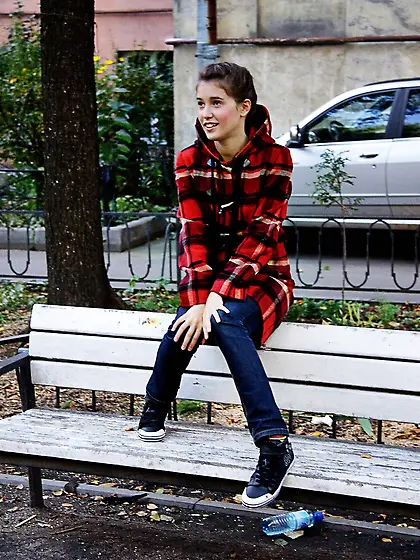 Nicole felt bored sitting