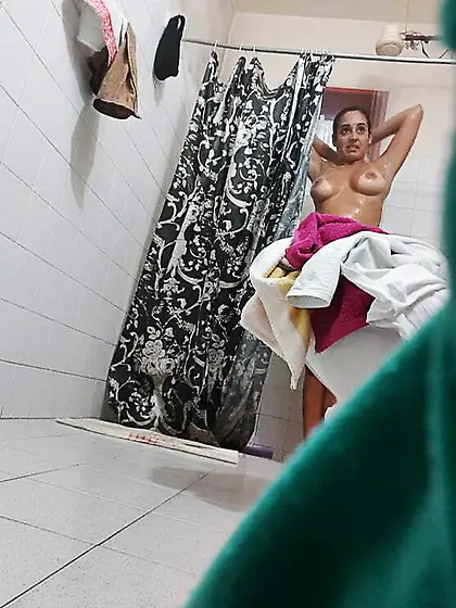 le espiaron a mi vecina