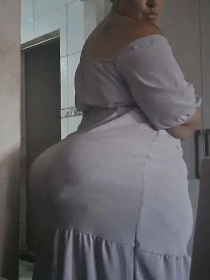 Hermosa Nalgona Latina