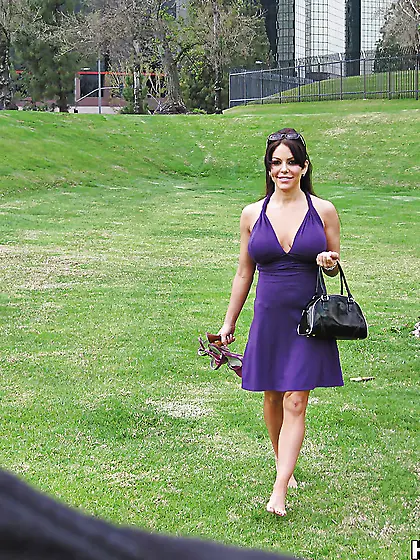 Brunette high heels cumshot