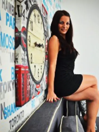 Brunette hornysophiee perform cameltoe